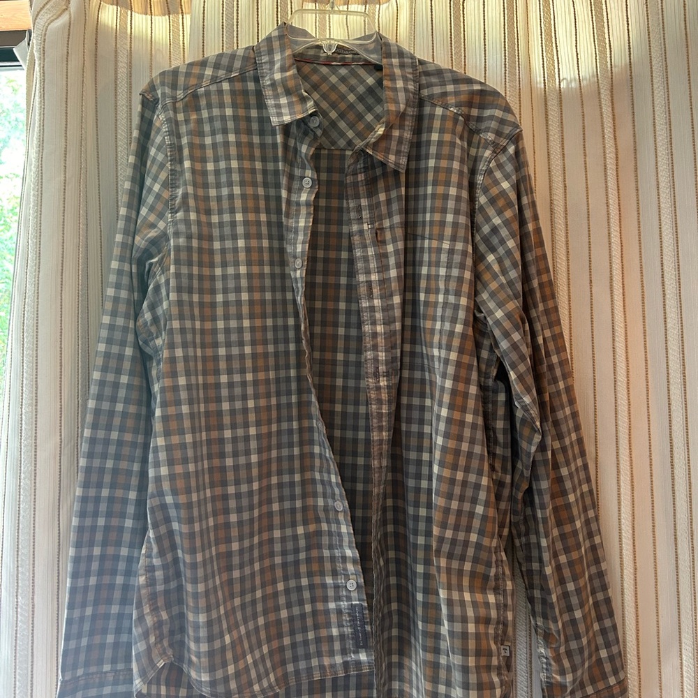 Men’s long sleeve button down